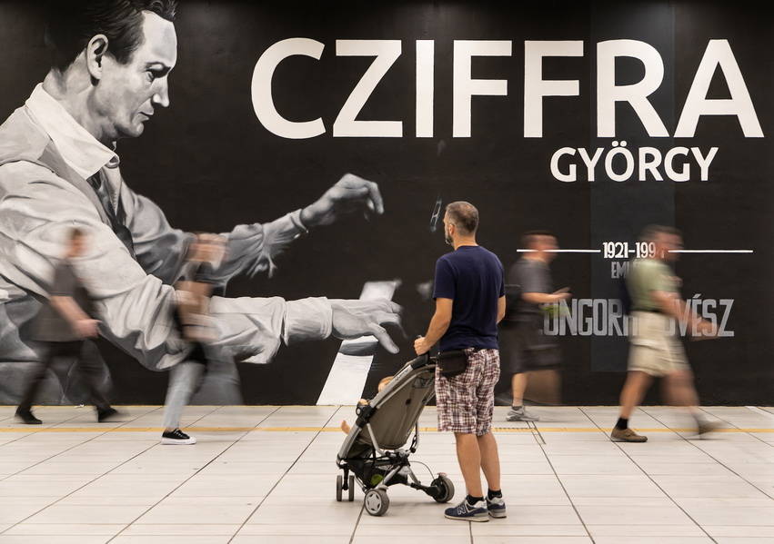 A falfestményen a zongoraművész: Cziffra György